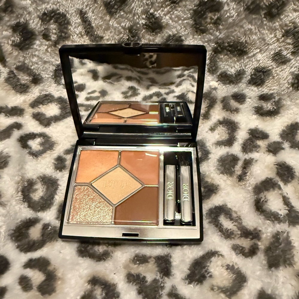 Dior travel case with lipsticks and eyeshadow - Picture 3 of 7